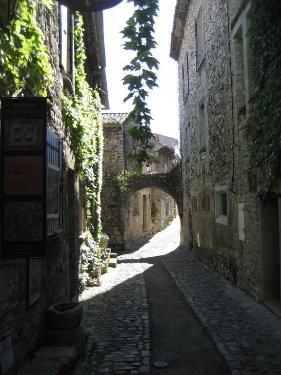 Maison D'Hotes De L'Eveche Vaison-la-Romaine Exterior photo